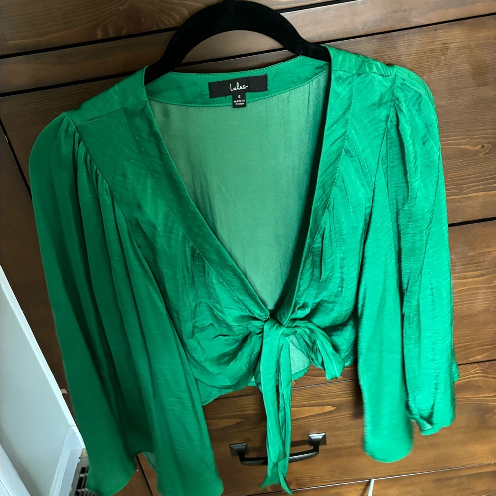 Lulus - Kelly green satin tie blouse with flutter sleeves - BUBDLE & make offer